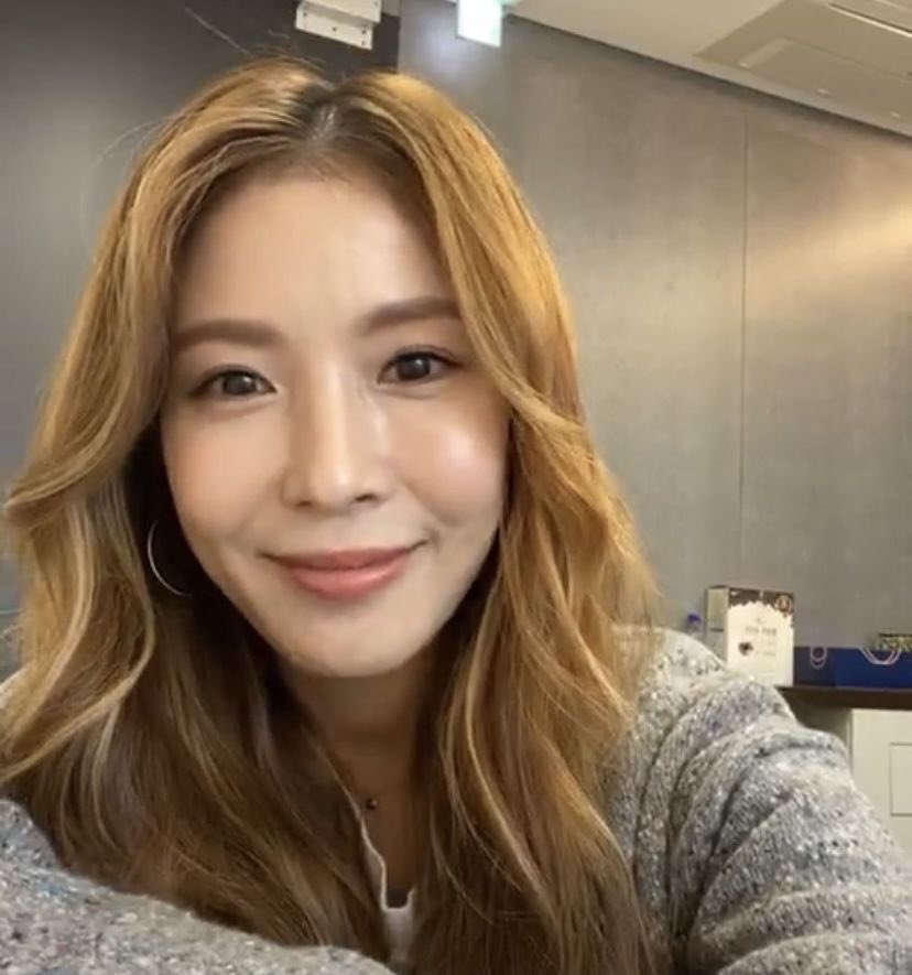 fawkhyeussy's tweet photo. BoA annonces her departure from K-pop group LOONA https://t.co/HIPbsp2DEx