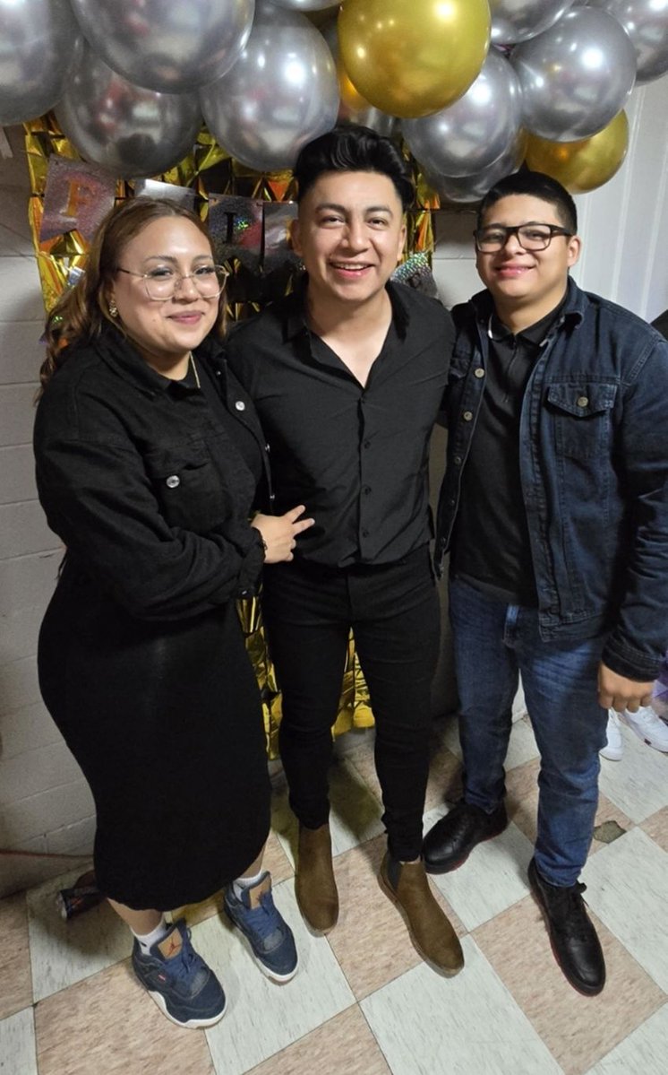 MexicoJimmy's tweet photo. Aquí con mis sobrinos! Gracias por su apoyo incondicional. Gracias siempre. Amooooo! https://t.co/bQomBP6ftv