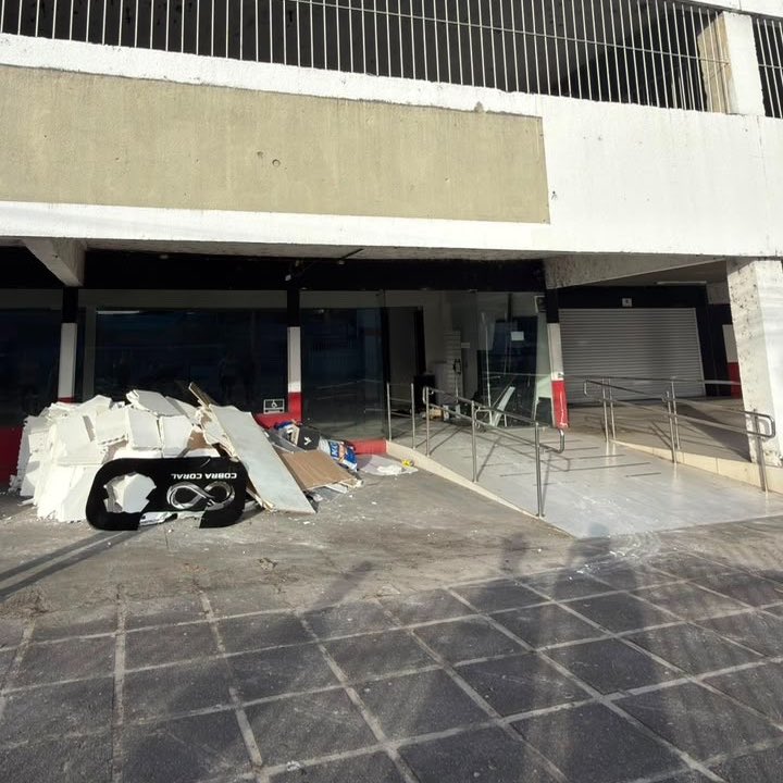 flaviothierre's tweet photo. Hoje foi dado início às obras na loja do Arruda! A expectativa é de reabertura em 60 dias, mas pode acontecer antes desse prazo. A responsável pela obra é a Shalon, empresa que irá assumir as operações, não tendo qualquer ligação com a patrimonial do clube. https://t.co/x1ESXDWexP