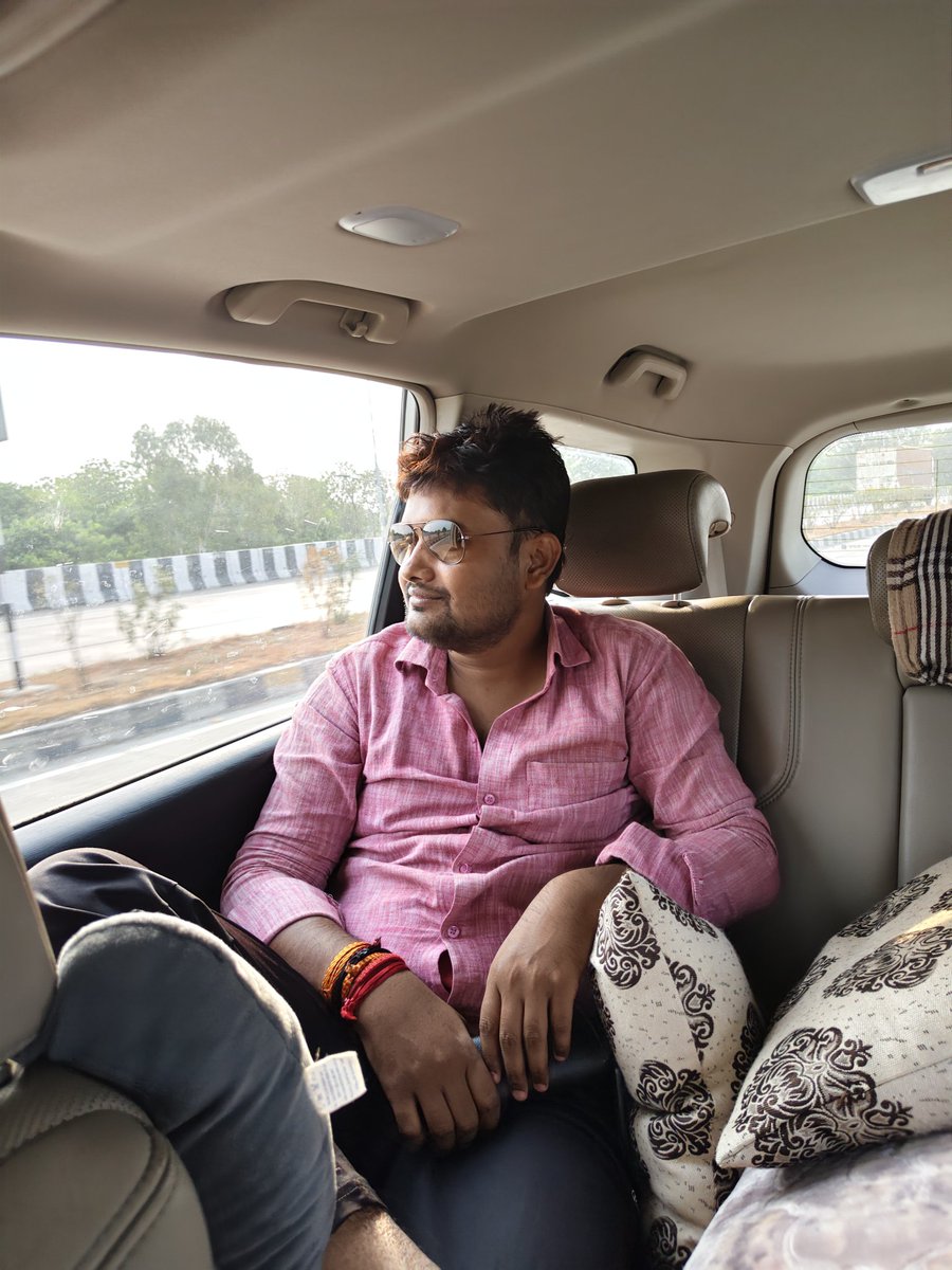 PushkarSinghInd's tweet photo. खोजोगे तो हर मंजिल की राह मिल जाएगी 
सोचोगे तो हर बात की वजह मिल जाएगी 
जिंदगी इतनी भी मजबूर नहीं ये दोस्त 
जिगर से जियो तो मौत भी जीने की अदा बन जाएगी

जय शिव शंकर! 🏹 | 🚩हर हर महादेव🚩

#AmarnathYatra #jammukashmir 
#PushkarSinghInd #PushkarSingh https://t.co/RiJZP1EfPN