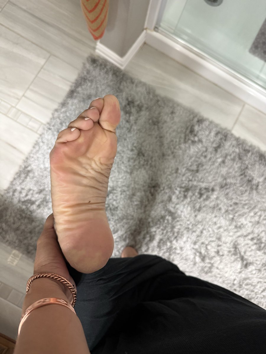 solecandy10's tweet photo. @TinyFootPervert #feet #footfetısh #soles https://t.co/ljGNZNsFGV
