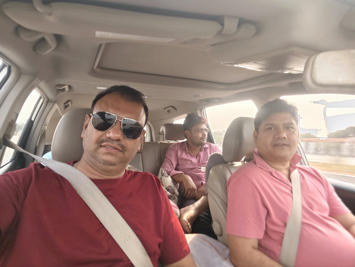 PushkarSinghInd's tweet photo. खोजोगे तो हर मंजिल की राह मिल जाएगी 
सोचोगे तो हर बात की वजह मिल जाएगी 
जिंदगी इतनी भी मजबूर नहीं ये दोस्त 
जिगर से जियो तो मौत भी जीने की अदा बन जाएगी

जय शिव शंकर! 🏹 | 🚩हर हर महादेव🚩

#AmarnathYatra #jammukashmir 
#PushkarSinghInd #PushkarSingh https://t.co/RiJZP1EfPN