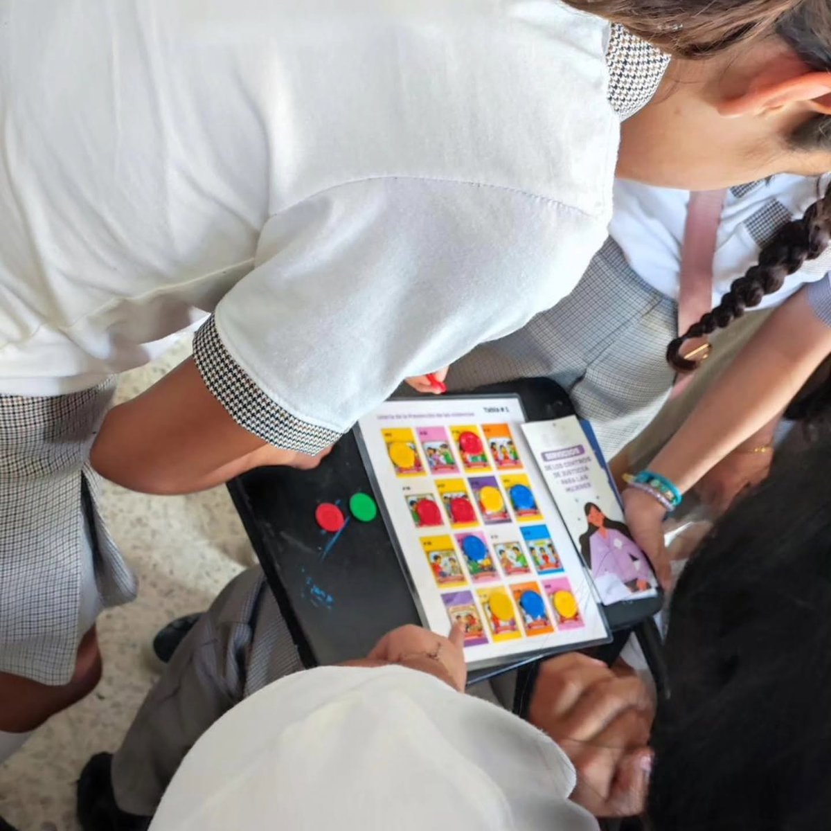 RedCJMJalisco's tweet photo. Como parte del programa #TejiendoRedesPorLaIgualdad, el #CJMPuertoVallarta compartió en la Secundaria No. 137 de El Tuito un espacio para dialogar sobre la importancia de vivir libres de violencia. #HazRed https://t.co/MSNbwMNebY