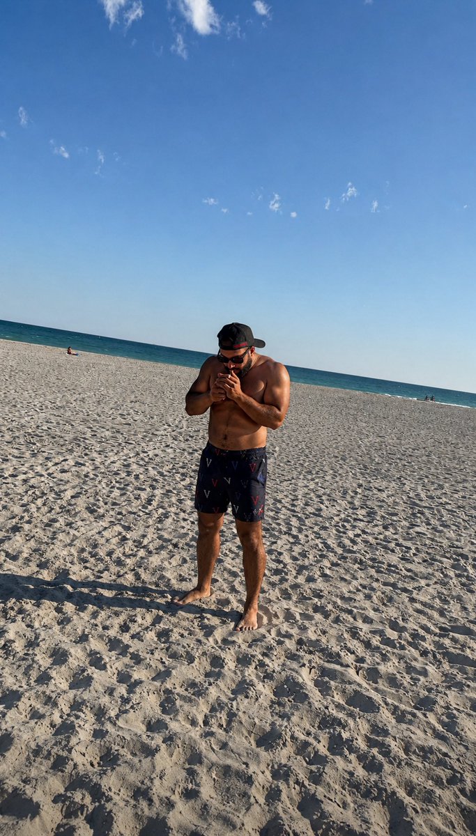saam13010's tweet photo. C’est sur c pas les plages de phranse. 

#alpharebeu #master https://t.co/Dg31fglhSi