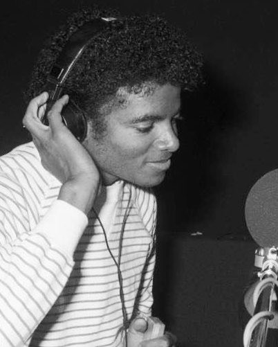 R0CKWlTHYOU's tweet photo. remember this is the michael jackson who begged while recording the lady in my life https://t.co/omv83zdKiL