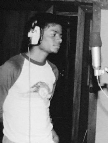 R0CKWlTHYOU's tweet photo. remember this is the michael jackson who begged while recording the lady in my life https://t.co/omv83zdKiL