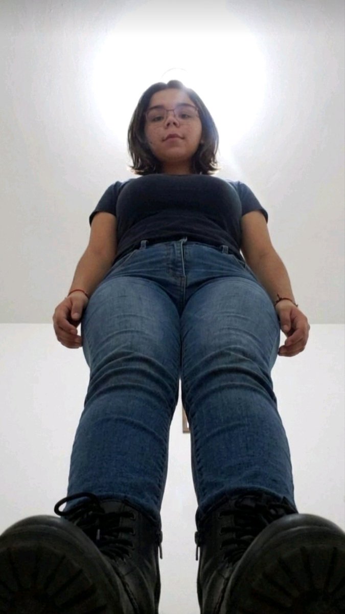 AnahiChvezr0's tweet photo. La única manera que me siento alta jajaja
#chaparrita
#linda
#contenido https://t.co/7KQCFZIWj0
