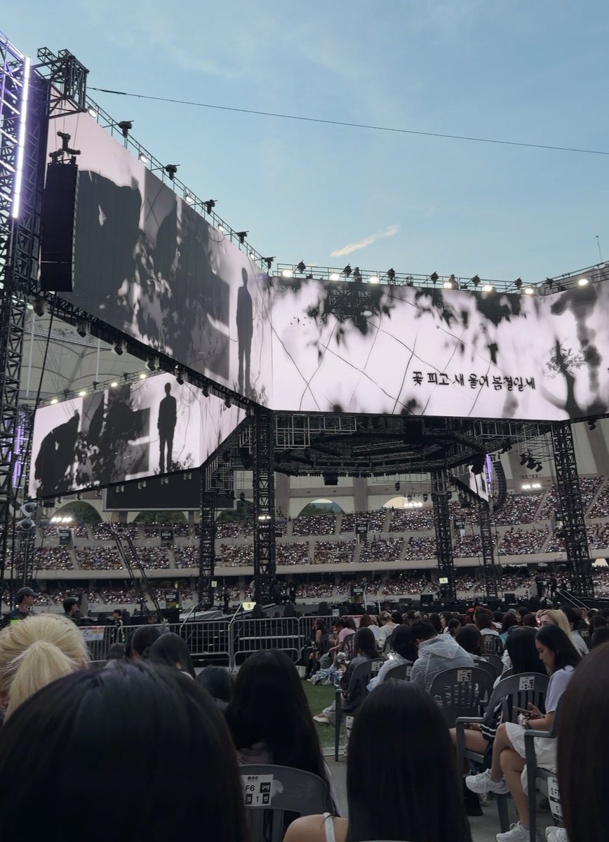 kennikook's tweet photo. no zoom                 vs          iphone 17pm zoom https://t.co/7bOtwSH4JE