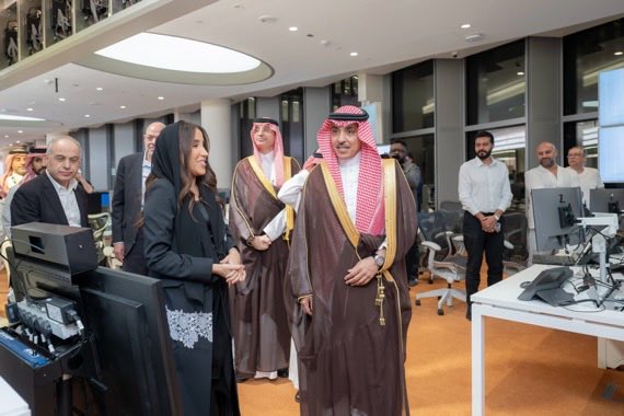 Nada_iw's tweet photo. خلف كل مؤسسة إعلامية رائدة.. قيادات تصنع الفارق

تواصل الأستاذة جمانة الراشد تقديم نموذج وطني ملهم في قيادة الإعلام، بالتزامن مع زيارة معالي وزير الإعلام لمقر الشرق بلومبرغ في الرياض 📡👩🏻‍💼 https://t.co/0tZPInKdRD
