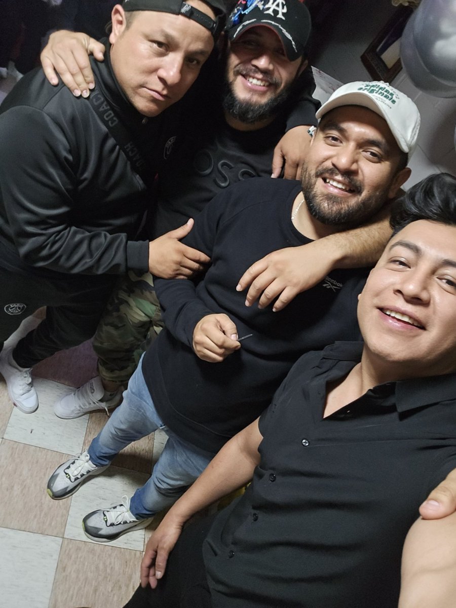 MexicoJimmy's tweet photo. Qué JOYAZA esto! ✨ me la pase increíble, fue un gran honor que me acompañarán a compartir este momento tan especial, gracias! https://t.co/T91WgNXbyf