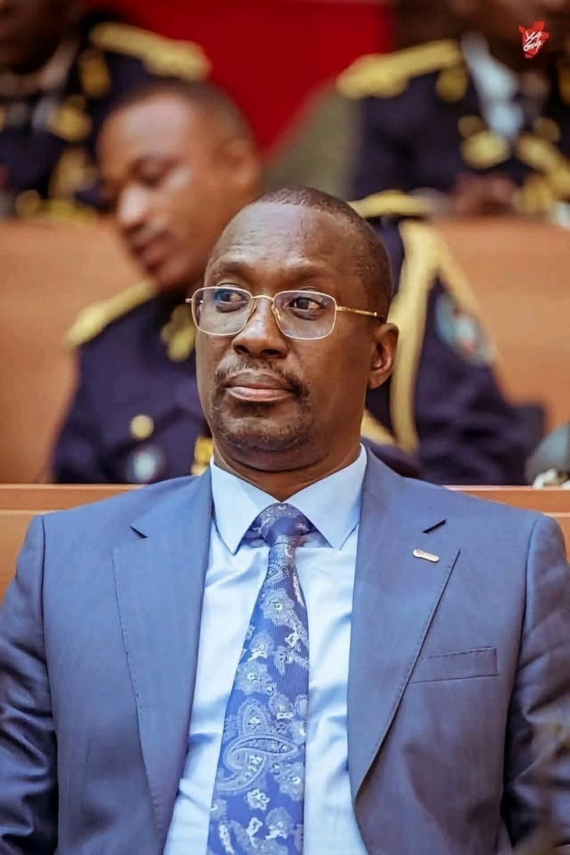 YBurundi's tweet photo. Après 43 ans de fonctionnement, l'Ecole internationale de @Gitega fermée par le ministre de l'Éducation

📄 C'est dans une lettre datée du 16 avril 2026 que le ministre de l'Éducation, François #Havyarimana, a informé le directeur de l'École internationale de Gitega de la fermeture de cet établissement. Cette décision intervient alors que l'école avait saisi le ministre pour solliciter l'autorisation d'ouvrir une section scientifique. A la place de cette autorisation, elle a reçu une décision de fermeture.

🔎 La lettre précise qu'à la suite d'une mission d'inspection dépêchée pour évaluer le fonctionnement de l'établissement, il a été constaté que l'école « fonctionne sans cadre légal, occupe des bâtiments de l'Etat sans disposer d'aucune convention avec celui-ci, et que la section préscolaire ainsi que les trois premières années de l'enseignement fondamental fonctionnent en dehors du cadre légal. Quant à la section des langues, elle ne compte aucun élève ».

🚫 Le ministre François Havyarimana indique que l'établissement est fermé et « qu'il ne pourra accueillir aucun nouvel élève au cours de l'année scolaire 2026-2027 ». Toutefois, les élèves candidats aux examens d'Etat « pourront les passer sans entrave, tandis que ceux des autres niveaux devront chercher des places dans d'autres écoles ».

📞 Le directeur de l'établissement, Léonidas Muyuku, affirme avoir été surpris par cette décision. Il indique qu'ils ont immédiatement écrit au @MENRS4 pour lui demander de revoir sa position, tout en lui présentant « les documents attestant de la légalité de l'école ainsi que ceux prouvant que les bâtiments lui appartiennent ».

🤷🏾‍♂️ Concernant l'absence d'élèves dans la section des langues, le directeur le reconnaît, tout en précisant que cette section n'a pas été supprimée et qu'elle pourrait accueillir des élèves si des inscriptions étaient enregistrées. Il déclare : « Nous allons organiser une Assemblée générale afin d'expliquer la situation à tous les concernés ».

📲 Nous avons tenté de joindre le ministre de l'Éducation, François Havyarimana, pour connaître les suites réservées à cette école qui compte plus de 700 élèves, mais nous n'avons pas pu le joindre.

#education