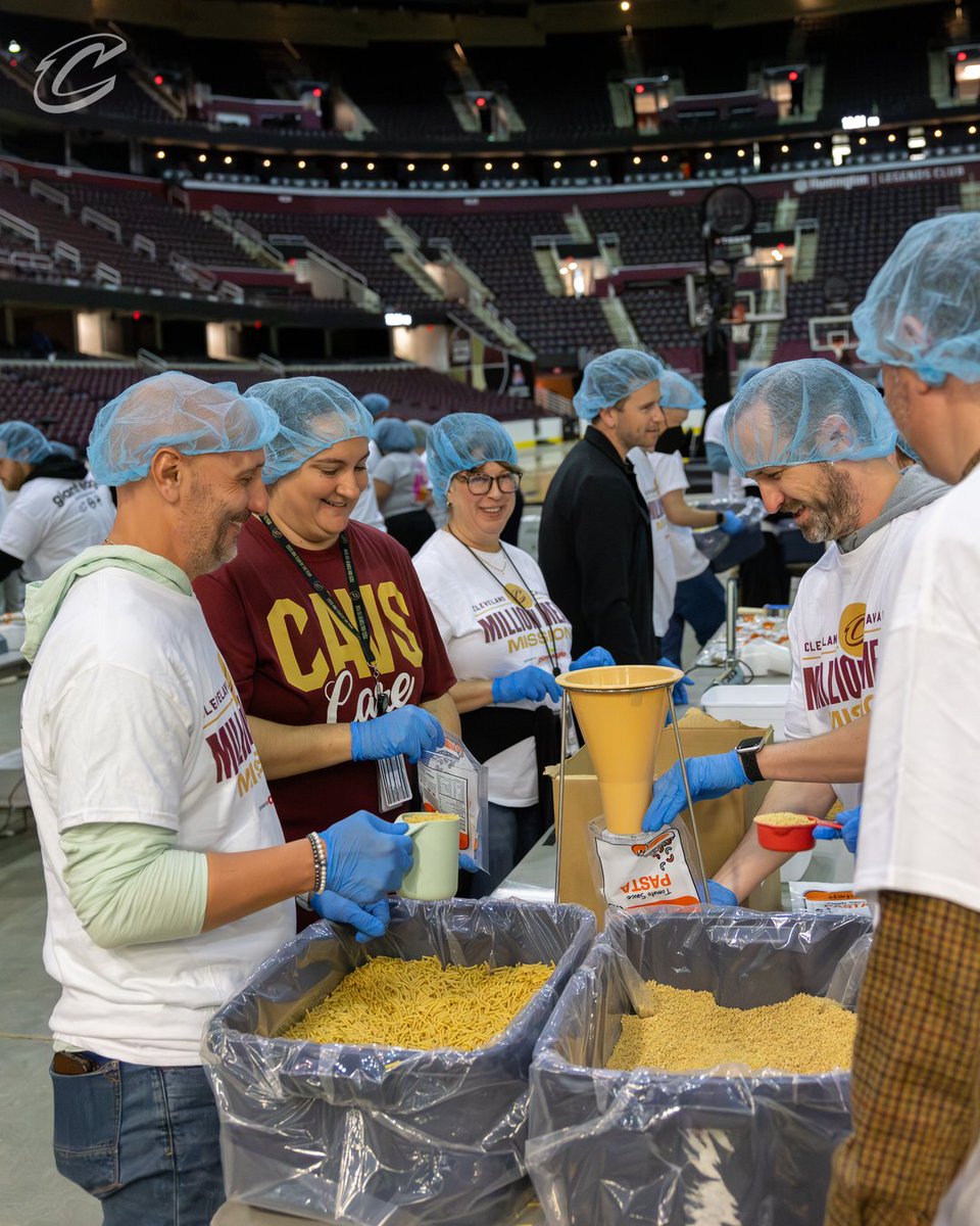 CavsCare's tweet photo. @RockEntGroup Team Members, along with volunteers from @GiantEagle, joined forces to pack over 50,000 self-stable meals purchased through Meals of Hope to be distributed across Northeast Ohio by the @CleFoodBank!