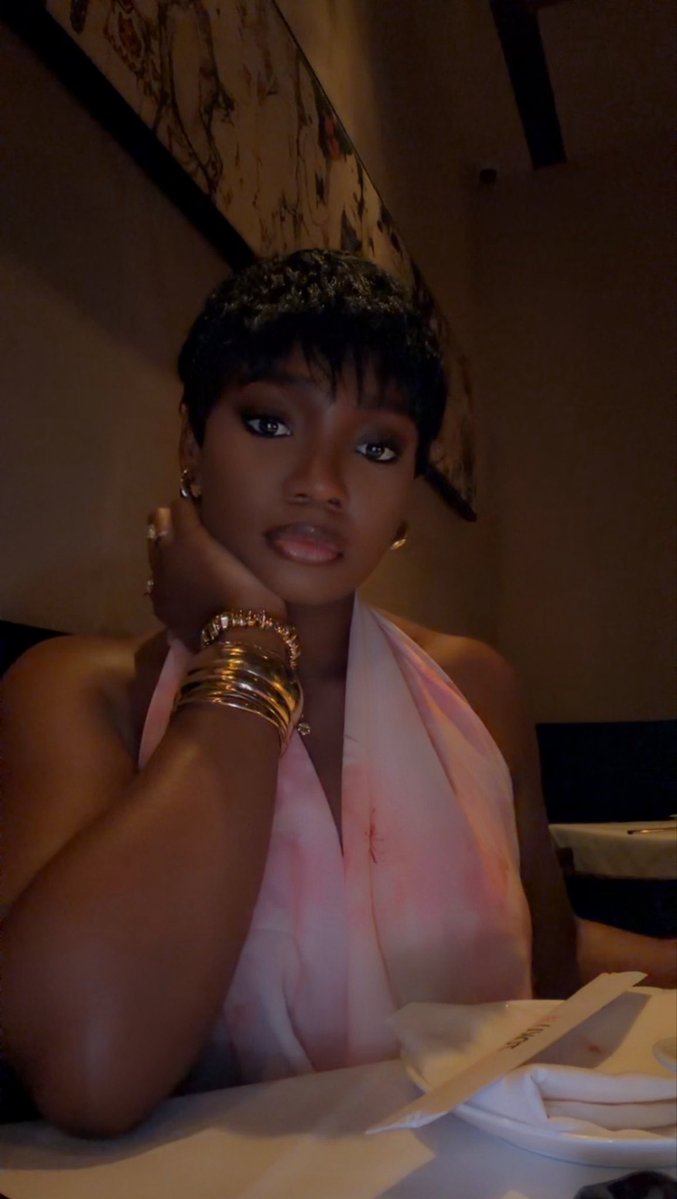 stephanieokoye_'s tweet photo. Hey June, You Have Been Dumped 🖤❤️ https://t.co/7Zj5OQA7uI