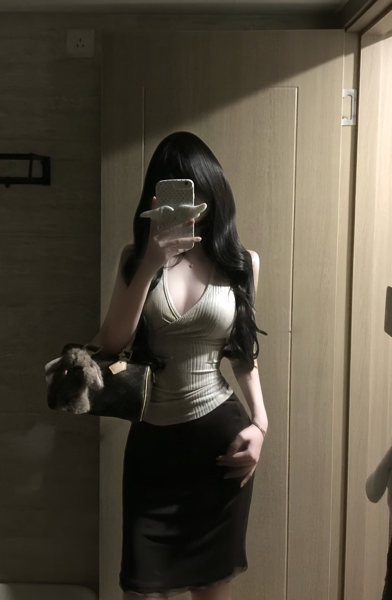 BrabroxMobile's tweet photo. 原来你们说的约炮就只是一起开个房做完各回各家吗？我还以为你们会跟谈恋爱一样，吃饭看电影逛逛街呢。。 #反差 https://t.co/iwHQT14yns