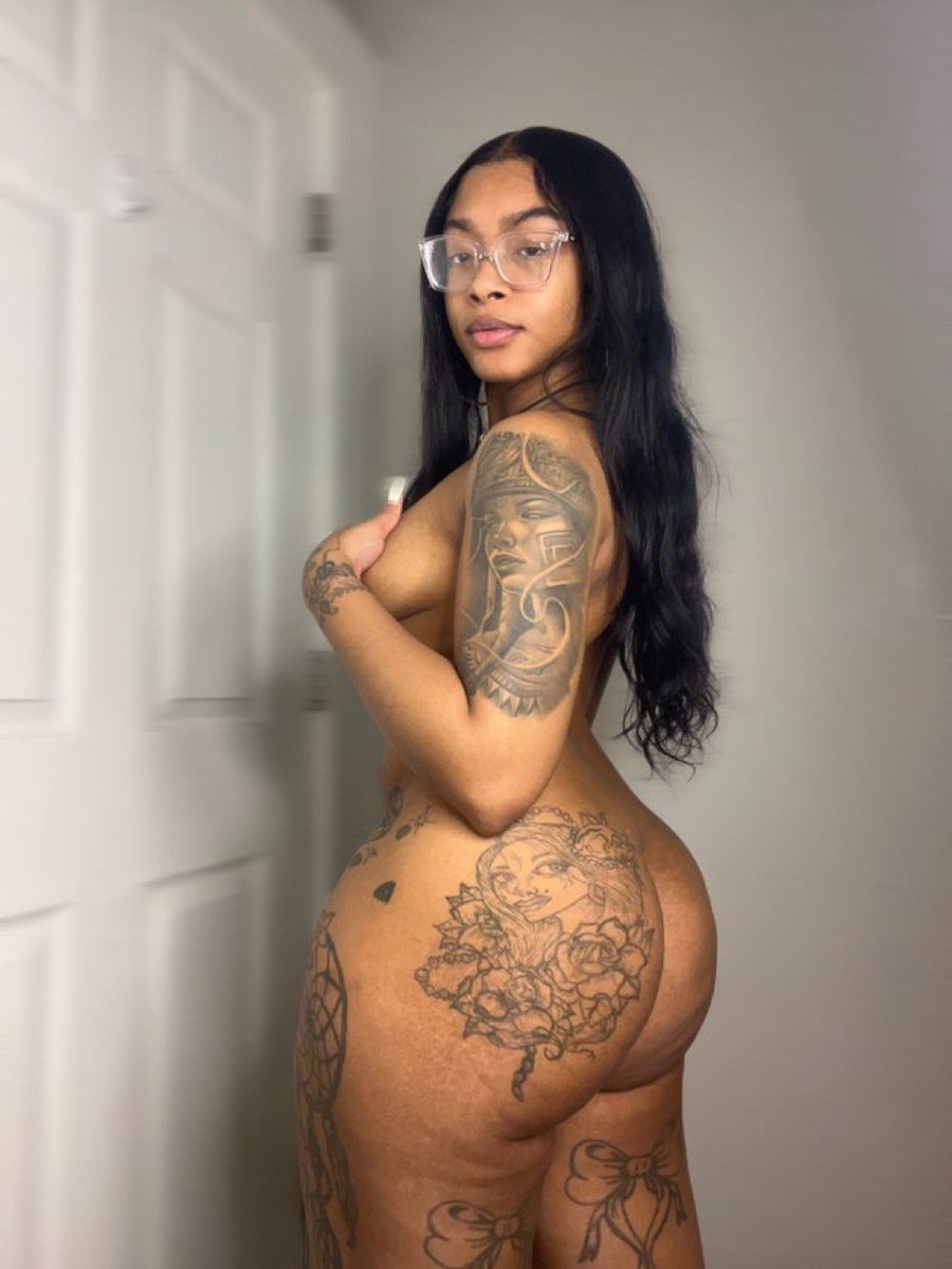 Ohsoyouaatiyah's tweet photo. No makeup or lashes just 🤓 would you still fuck me bae?
#mkemeetups #mke https://t.co/30u5AzCAqq
