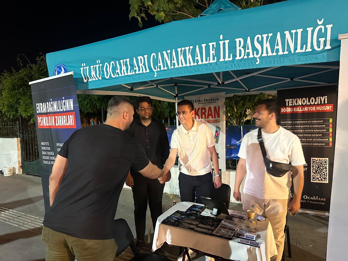 ozgurbedel's tweet photo. Milliyetçi Hareket Partisi Çanakkale İl Başkanımız Sayın Salih Altınkaya, Milliyetçi Hareket Partisi Eski Çanakkale İl Başkanımız Ali Tuğrul Yıldırım ve Milliyetçi Hareket Partisi Çanakkale İl Yöneticisi Alperen Pişkin, açmış olduğumuz ekran bağımlılığı temalı çadırımızı ziyaret etmiştir.