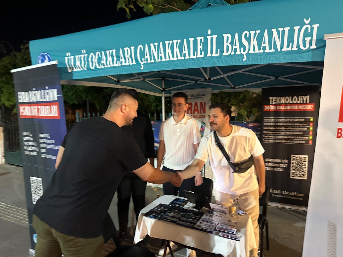 ozgurbedel's tweet photo. Milliyetçi Hareket Partisi Çanakkale İl Başkanımız Sayın Salih Altınkaya, Milliyetçi Hareket Partisi Eski Çanakkale İl Başkanımız Ali Tuğrul Yıldırım ve Milliyetçi Hareket Partisi Çanakkale İl Yöneticisi Alperen Pişkin, açmış olduğumuz ekran bağımlılığı temalı çadırımızı ziyaret etmiştir.