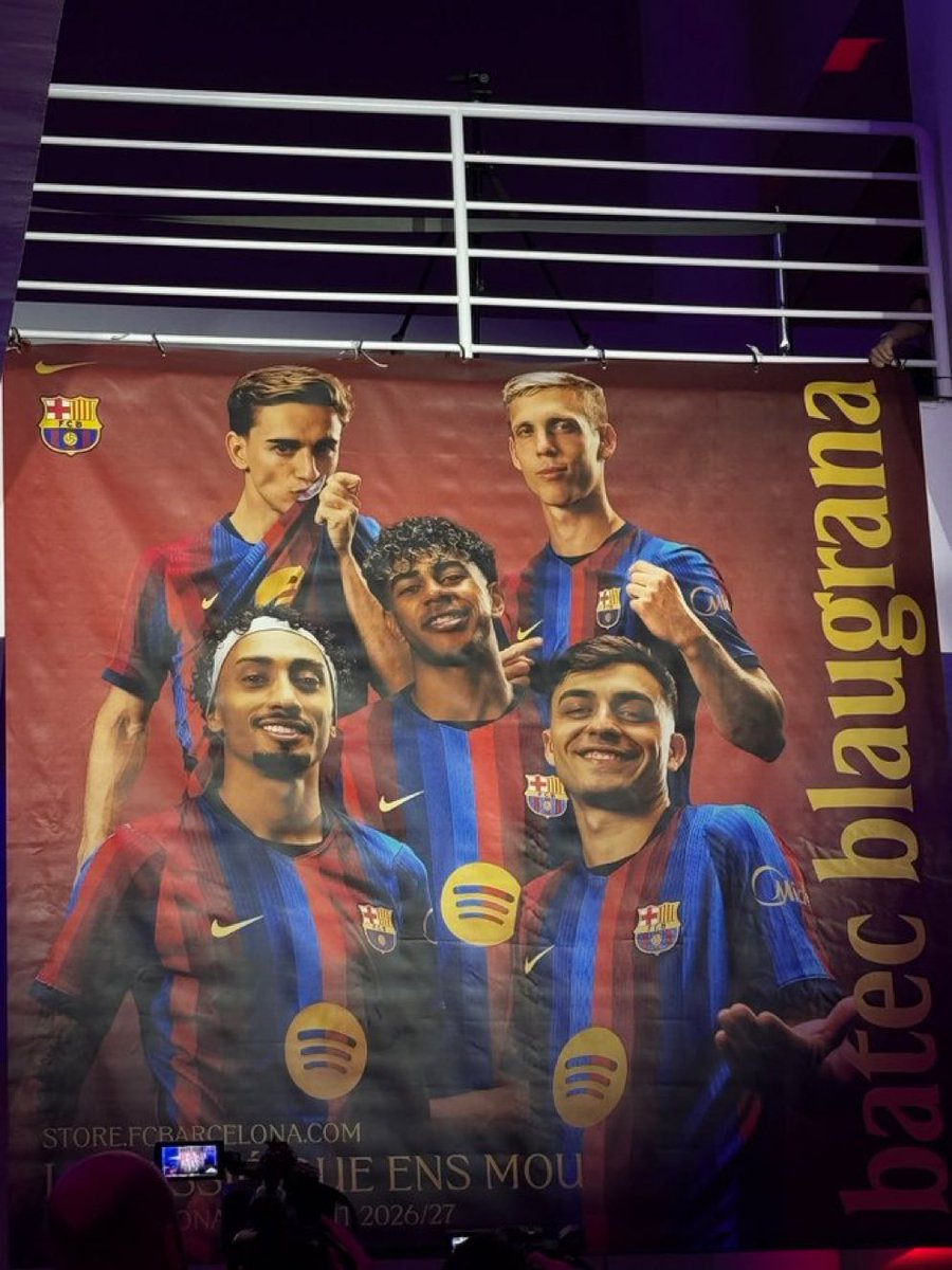 Benayadachraf's tweet photo. القميص الجديد لبرشلونة رسميا ✅✅✅ https://t.co/pGD9mXOw9y