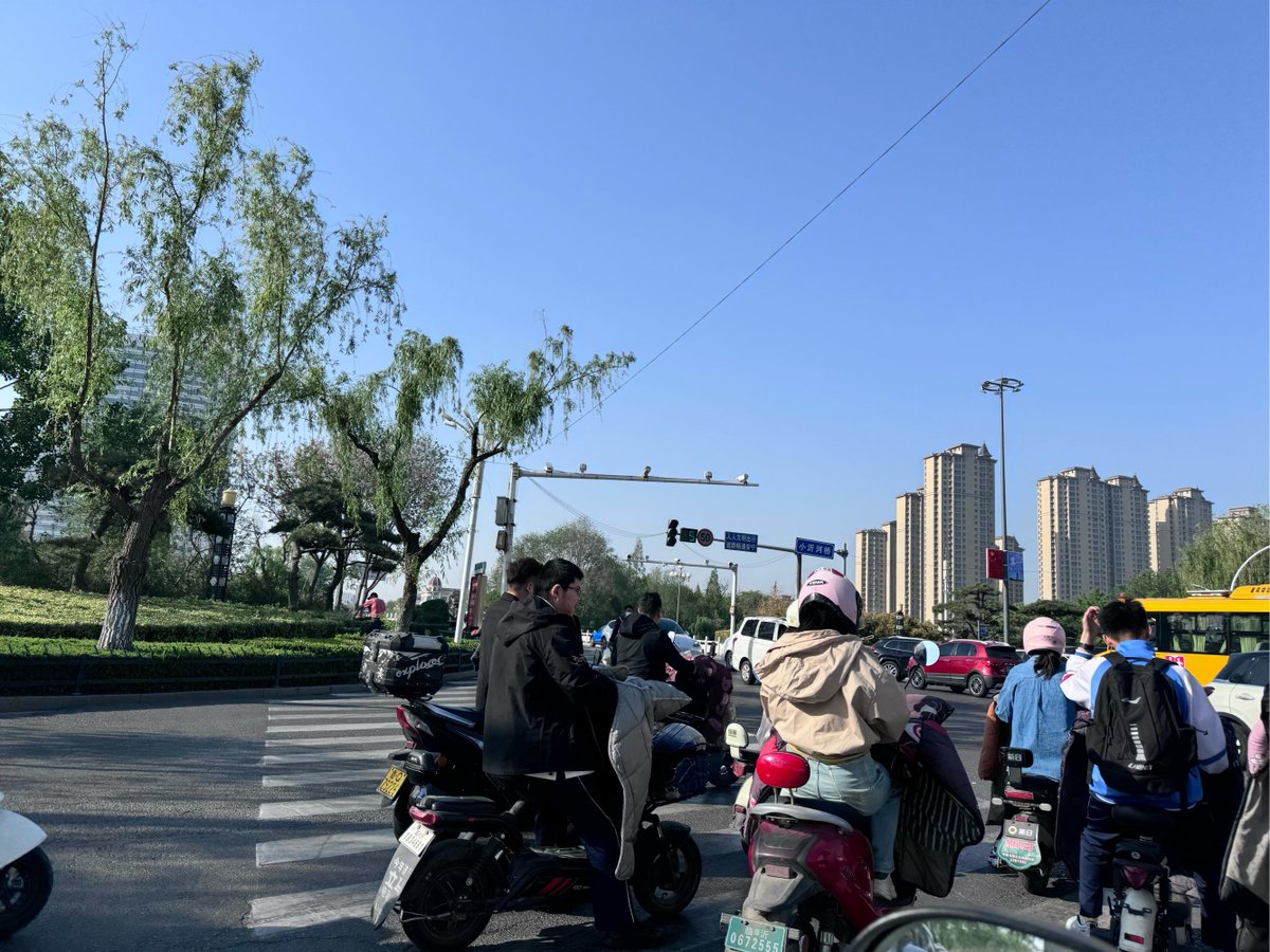 Tannersmith123's tweet photo. Thrilling new urban e-scooter share just launched! Glide through city streets effortlessly u0026 skip traffic—your daily commute just got a whole lot smoother . https://t.co/SUcFG251OW