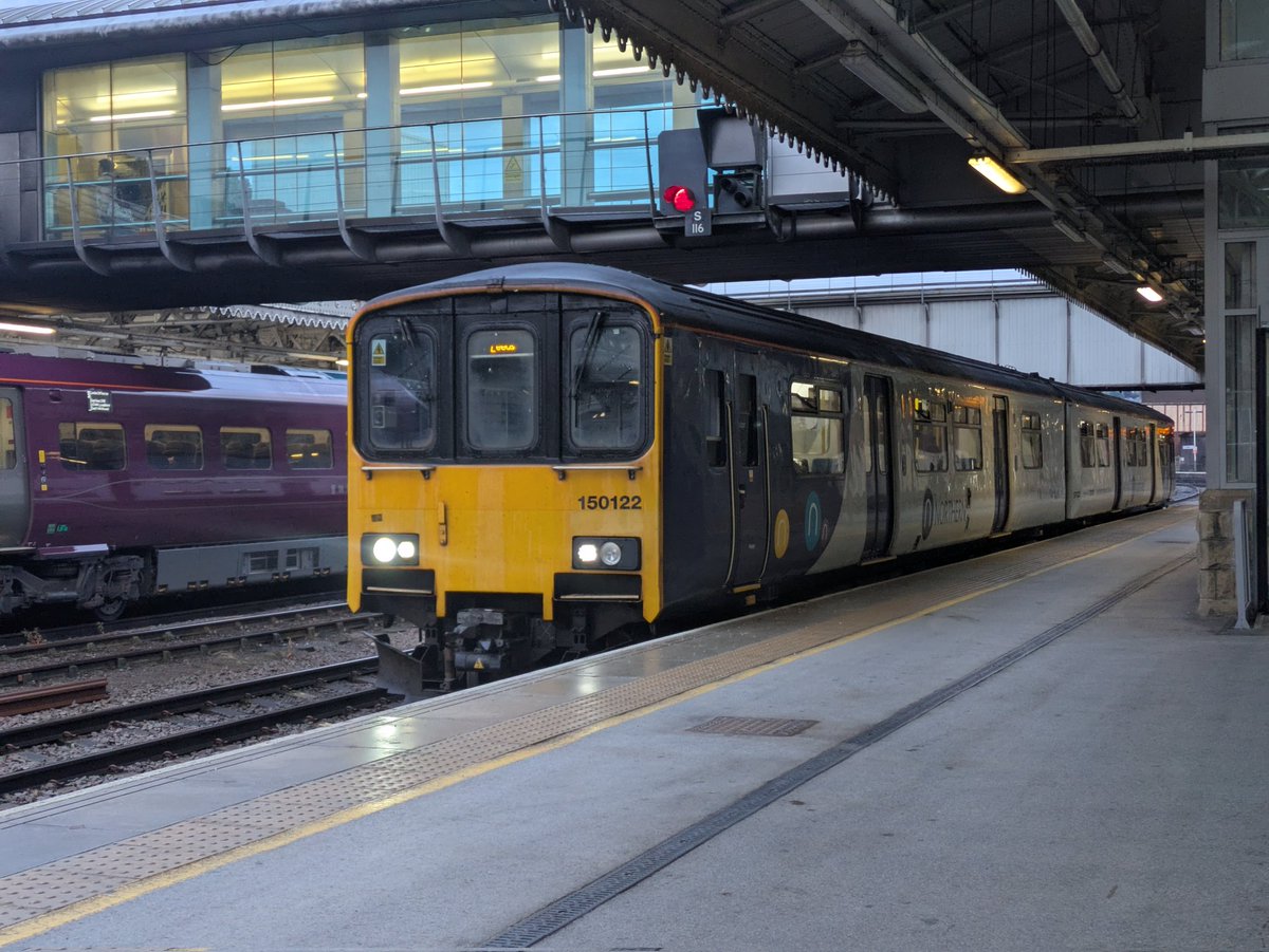 SteelCityDog_'s tweet photo. And Train β8 yields MEGA TRACTION!
1N28 Leeds - Sheffield "Yorkshire Flyer" is 150122 vice 158791 π good lord. And she was flying! @northernassist #NorthernExplorer https://t.co/SsqNqsdv61