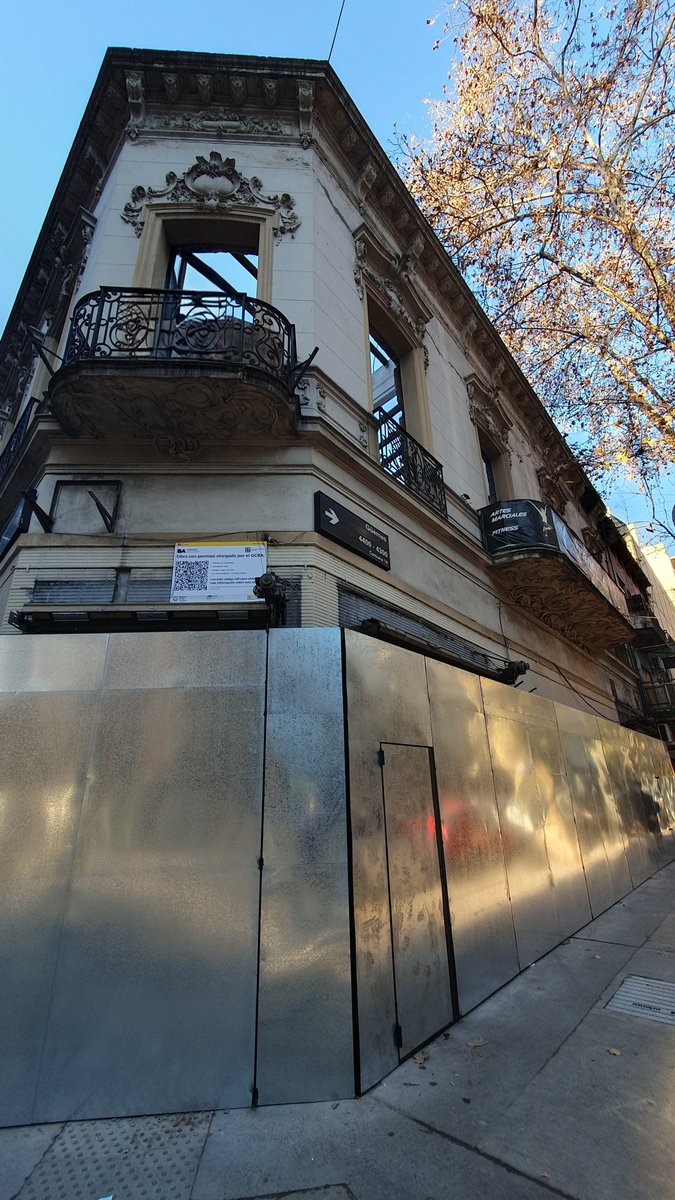IdentidadArge's tweet photo. El gob de la Cdad de Buenos Aires odia la cdad de Buenos Aires 
Así autoriza demoler el legado arquitectura que la hizo única 

📍Borges y Guemes,  Palermo https://t.co/QmNHOGFhuG