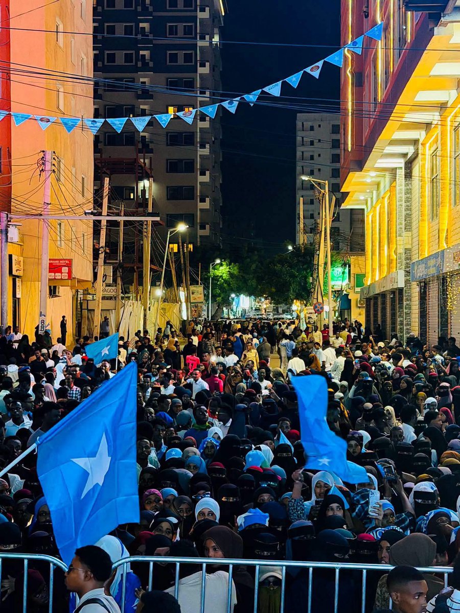 INdhacad7's tweet photo. Bidhaan qurux wanaag Muqdisho iyo shacabkeedii ❤️💯🇸🇴✊🏼happy Independence Day 💯❤️✊🏼 https://t.co/hNxd6UnEnc