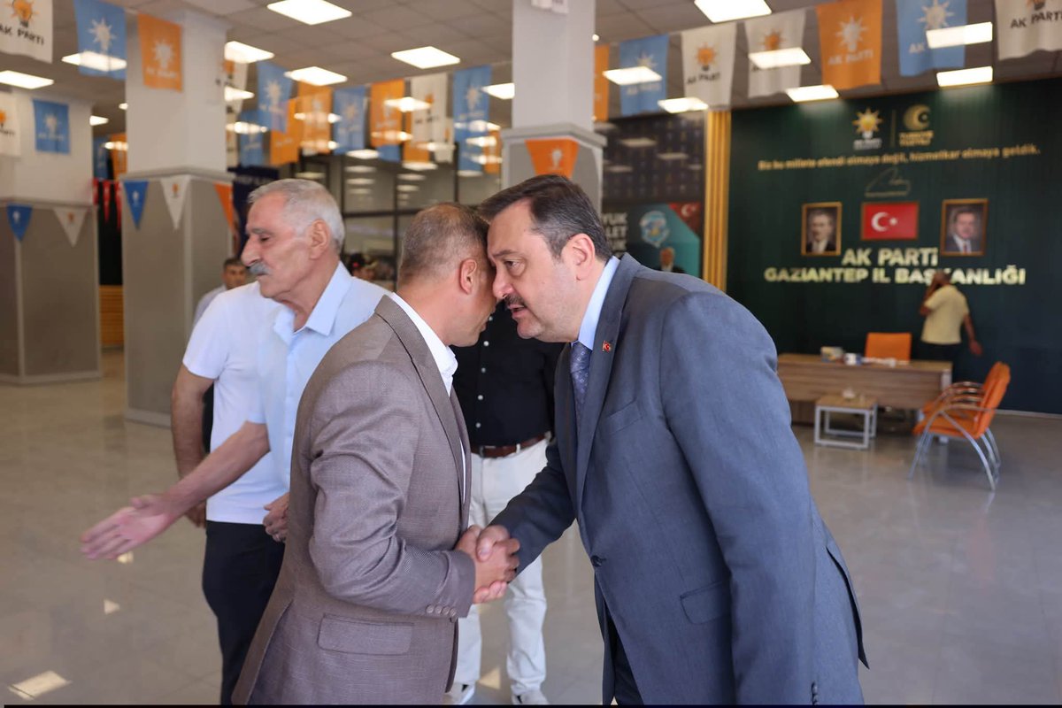 AkYavuzeli's tweet photo. Yeniden Refah Partisi’nden istifa ederek AK Parti ailemize katılan Büyükşehir belediye meclis üyesi Mehmet Güzel’e, İl Başkanımız Fatih Muhaddis Fedaioğlu tarafından parti rozetimiz takıldı.
Kendisine hoş geldiniz diyoruz.@fmfedaioglu @FARUKGUZELBEY2 @fyzllhkilic1 https://t.co/AgC9uY5ObI