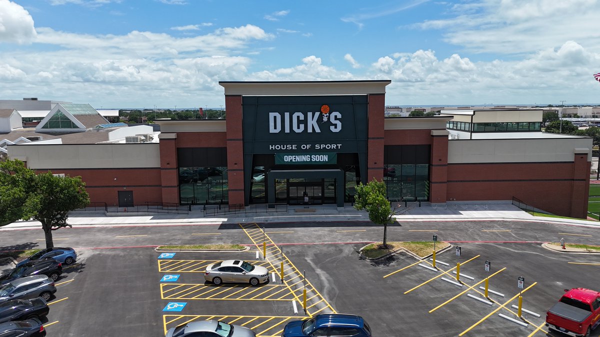 vccusa's tweet photo. 130,000 SF. One incredible transformation. Our team converted a former 2-story Sears into the new @DICKS House of Sport @ParksArlington. Thanks to our VCC project team, trade partners, and the DSG team for making it happen! https://t.co/jnE1dRHE77
