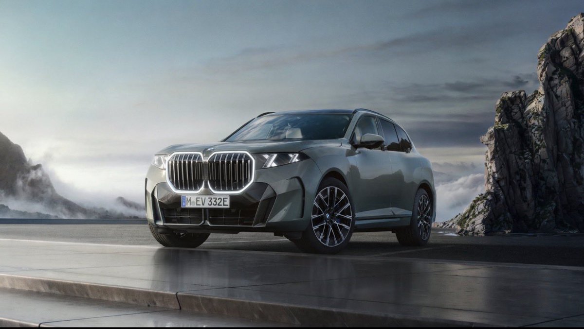ilanlarim_com's tweet photo. Böyle daha yakışıklı oldu. 

BMW’nin yeni tanıtımını yaptığı X5’in ön böbreklerini yapay zeka ile değiştirdik. 

Böyle daha iyi olmadı mı? https://t.co/TphhEtuxAm
