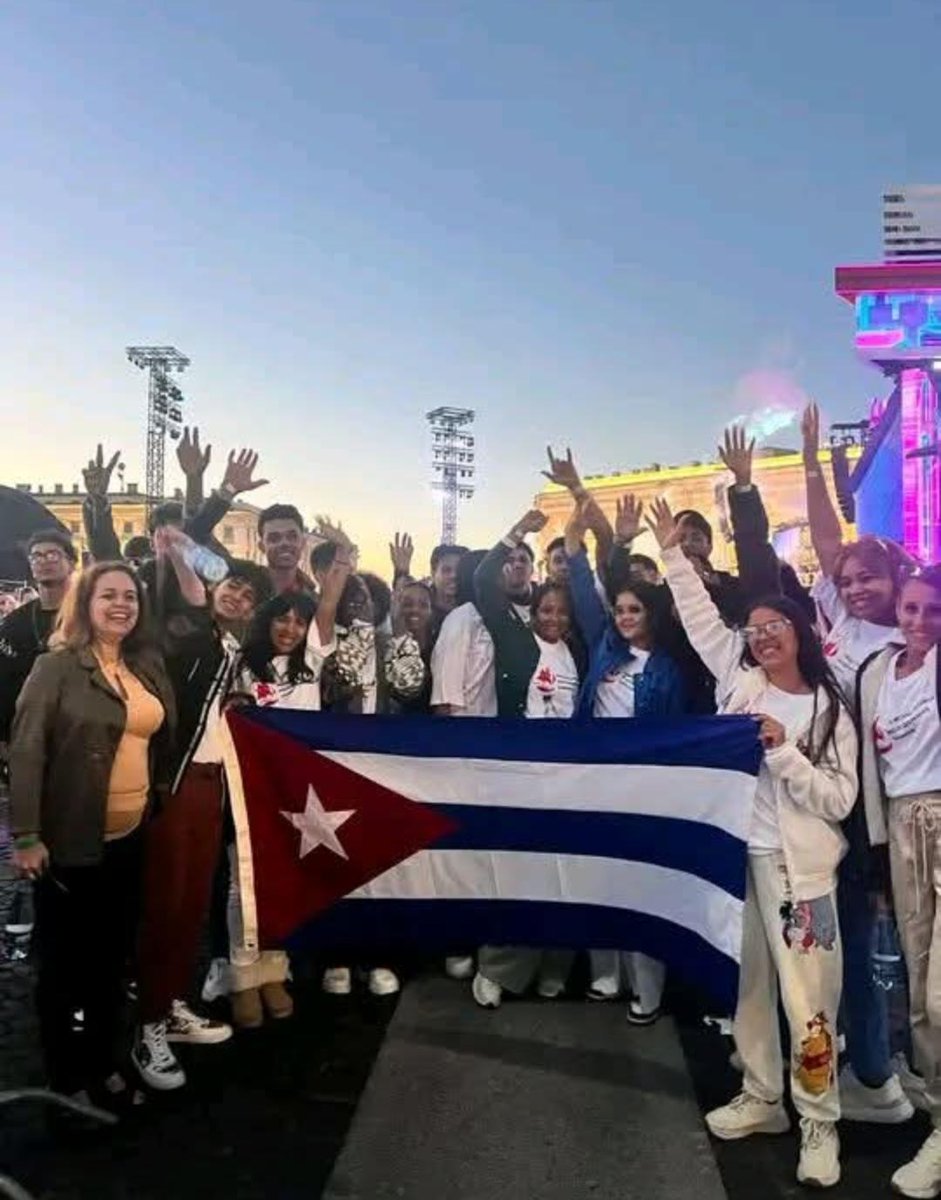 GuaimaroMpal's tweet photo. 🗣️ Guáimaro tiene el orgullo de tener una representación en el festival Velas Escarlatas, en San Petersburgo  Rusia. Exitos y el deseo de que disfruten las actividades del festival. 
#CubaMined 🇨🇺🇷🇺
#PorCamagüeyTodo https://t.co/Feu51Z6mVo