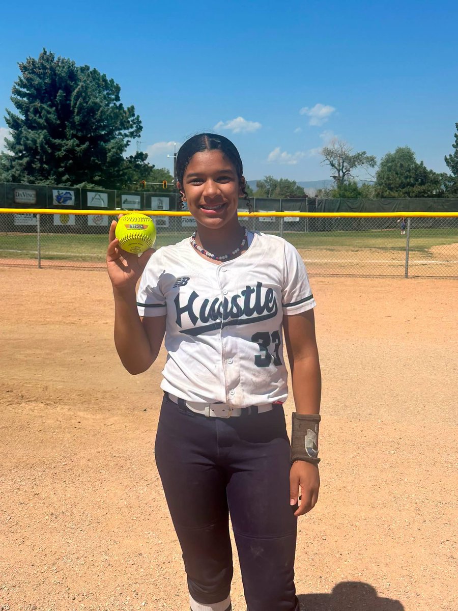 Hustle2030's tweet photo. 💣 💣 💣 Bomb Alert 💣 💣 💣 

Welcome to the bomb squad kiddo!! Shoutout to Miss Chancie King on her 2 run shot over center field wall which landed at about 240ft. Way to start the tournament off hot kiddo! Keep swinging it with a purpose! @ChancieKing33 #bombsquad https://t.co/0dfZDTKrFn