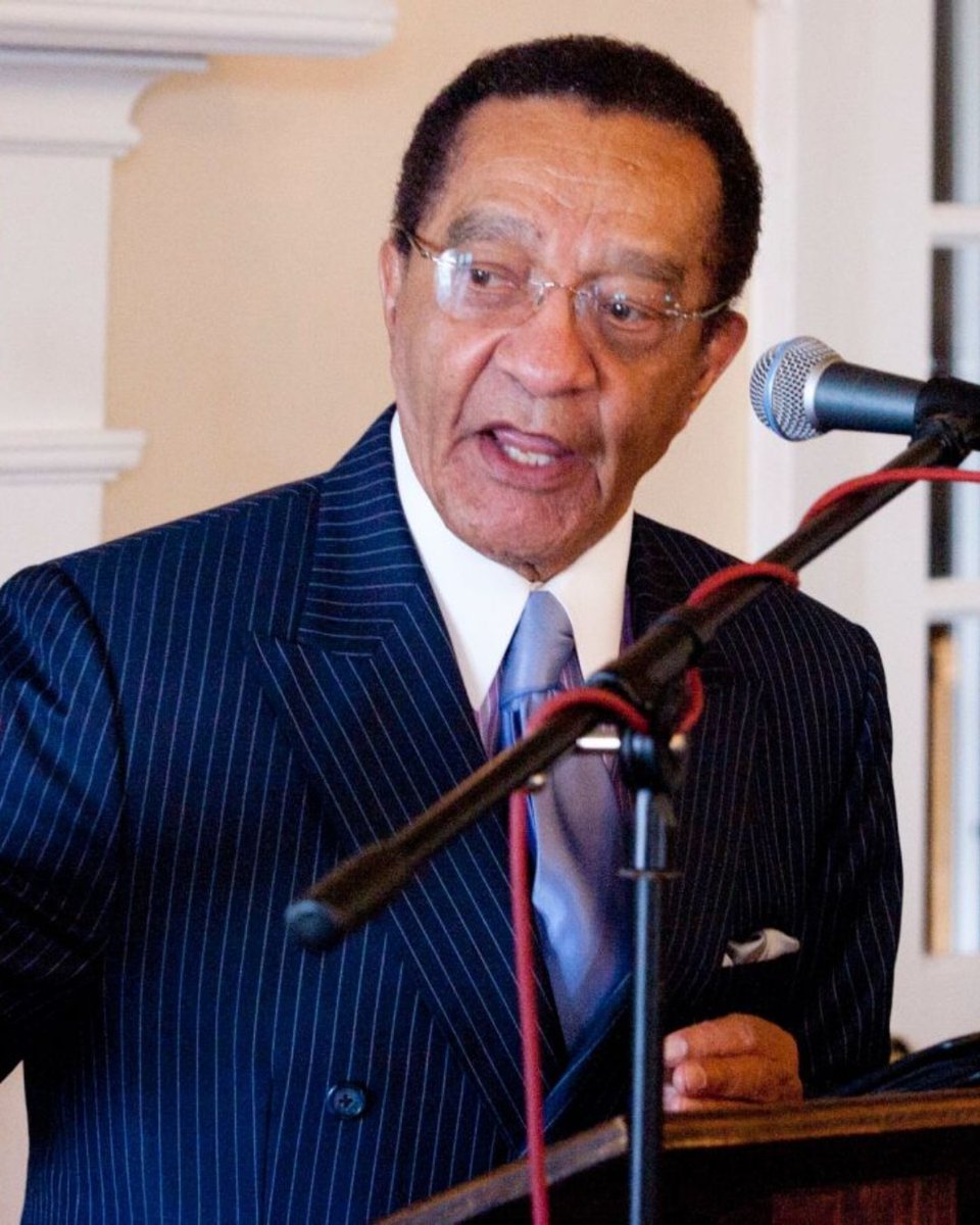 _HamptonU's tweet photo. Join us in celebrating the life of Dean Emeritus Tony Brown, whose legacy as an educator, pioneering TV journalist, civil rights advocate, and fearless voice transformed media and inspired students to lead with purpose.

Rest well, Dean Brown. 💙⚓️

📰: https://t.co/JxB7bYfxVP https://t.co/ZlWgVvk9es