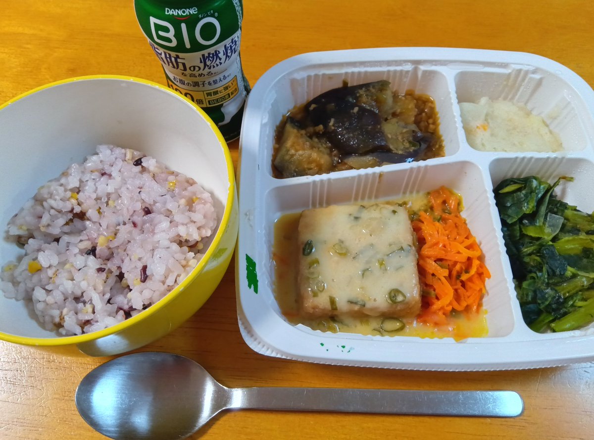 yamimeroooon's tweet photo. おはようございます☀
今日の朝ごはんは厚揚げのネギ味噌チーズ弁当です🍴
7月になりましたね💡
今日は子供たちは学校お休みして近視用のメガネを作るために3人でちょっと遠い眼科とZoffとJINSが入っているショッピングモールへ徒歩電車バスで行きます🍀
みなさま今日も素敵な1日をお過ごしください❤ https://t.co/LvnxVEBMs2