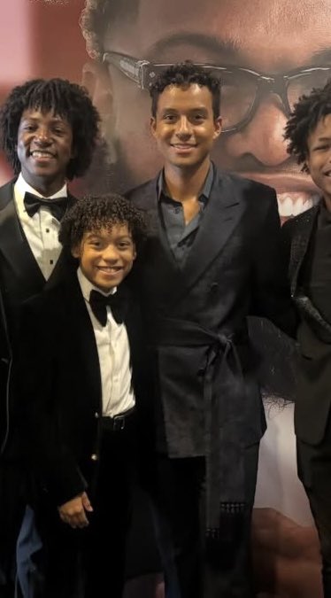 sunjaafar's tweet photo. Não sei como, mas vão ter que colocar esses dois no segundo filme tb, irmãozinhos dms 😭 https://t.co/jAaMBTtzBB