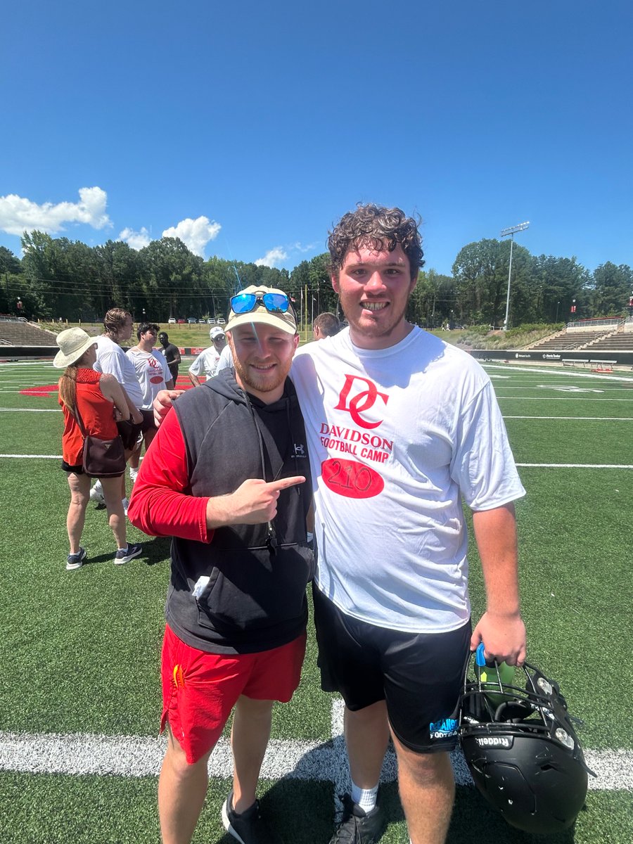 Hunt2028's tweet photo. Lots of great coaches pushing players to our limits and sharing their knowledge. As always, it’s great to learn from the best. https://t.co/ueIxnJ2Q4q
