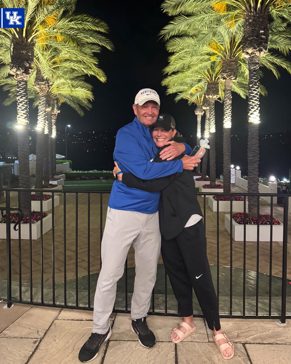 KentuckyWGolf's tweet photo. An extraordinary guy fulfilled an extraordinary purpose. 

Now it’s time to enjoy retirement (and maybe a little golf), @UKMitchBarnhart. 💙 https://t.co/hD6SpGOA9s