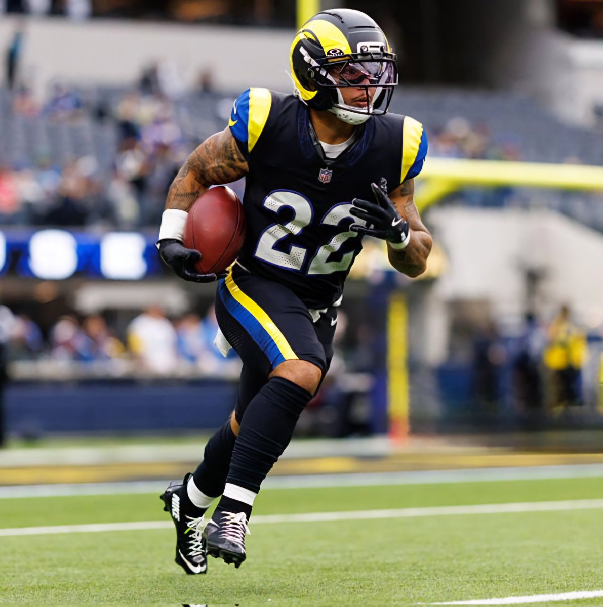 RamsUp_Ian's tweet photo. Blake Corum is a Starting Caliber RB.
And luckily, the #Rams have him.

No doubt he could easily rush for 1,000+ Yards if he got more carries.

I'll be looking forward to seeing him play more often in 2026🐏

#RamsHouse https://t.co/4LcHJhdP5z