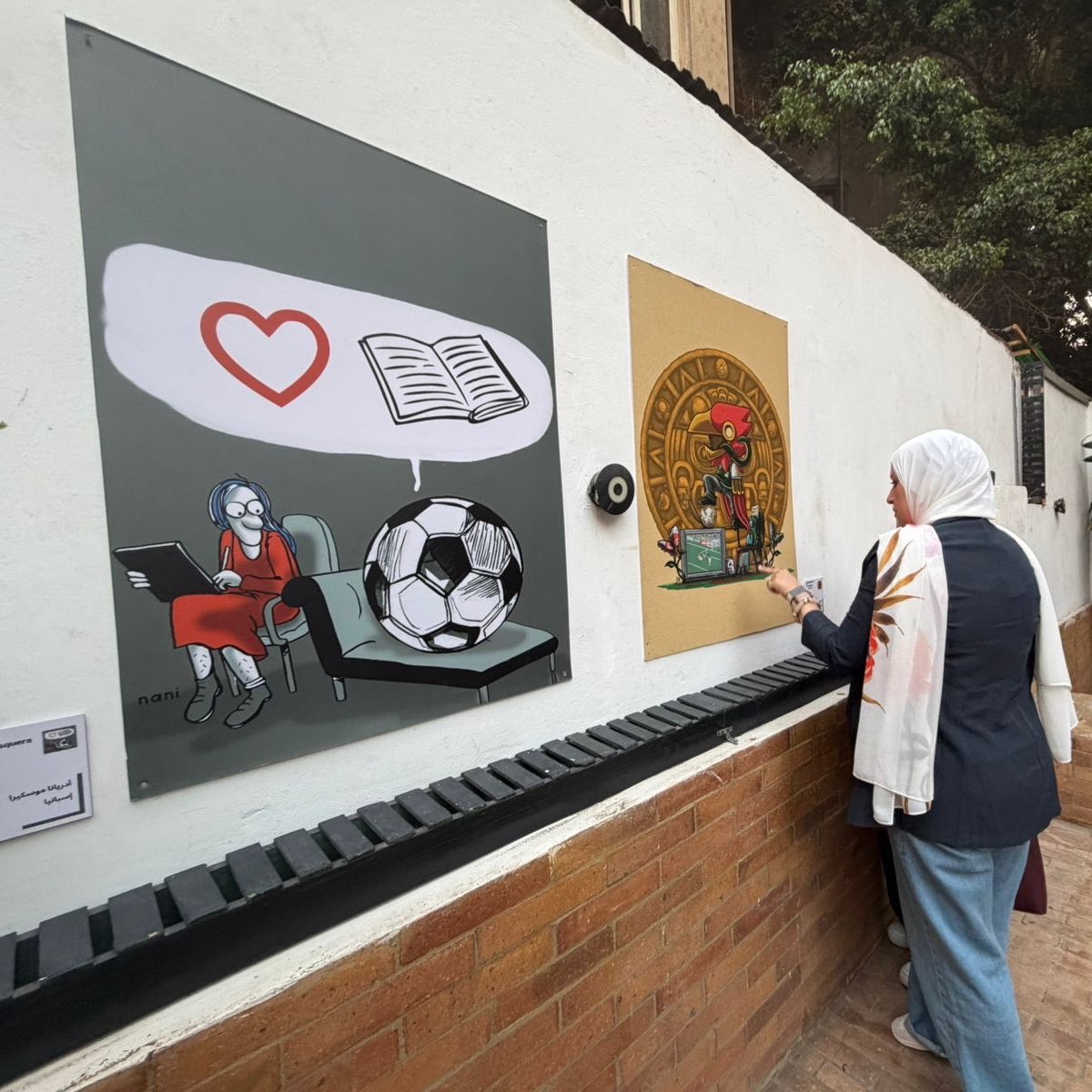 EmbaMexEgipto's tweet photo. ⚽️🎨 México participa en la exposición de caricaturas Mundo Fútbol, inaugurada en el @ICCairo junto con la Asociación Egipcia de Caricaturistas. 

Humor y creatividad celebran al fútbol como un lenguaje universal. 
🇲🇽🌍 #MéxicoEnEgipto #DiplomaciaCulturalMx https://t.co/7RXDpNbX1h