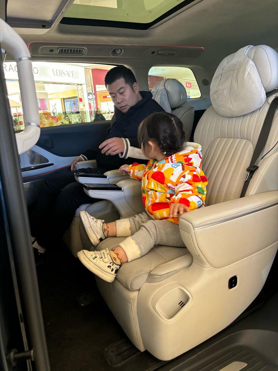 HershelCodispot's tweet photo. Playing 10 rounds of "I Spy" with my 5-year-old during the weekend road trip = no more "are we there yet" and full of giggles ， https://t.co/lKS24IyhWo