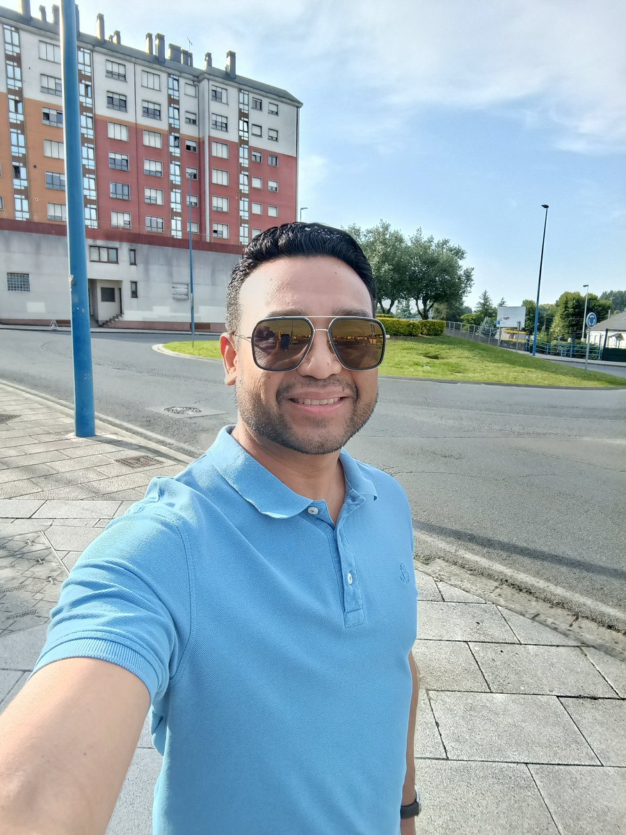 luicar_pe's tweet photo. @MaraRiver26595 Luis Carlos, 40 años venezolano en España https://t.co/9f1cM4Tu1T