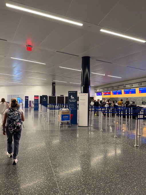 Skylar Skye - I just missed my flight to Atlanta I was expecting to have to pay for another ticket (as I should do tbh) but instead the friendly man at the desk said not to worry and put me straight on the next flight. I’m not sure if I just got really lucky here but American customer https://t.co/DuXyP2qOTj