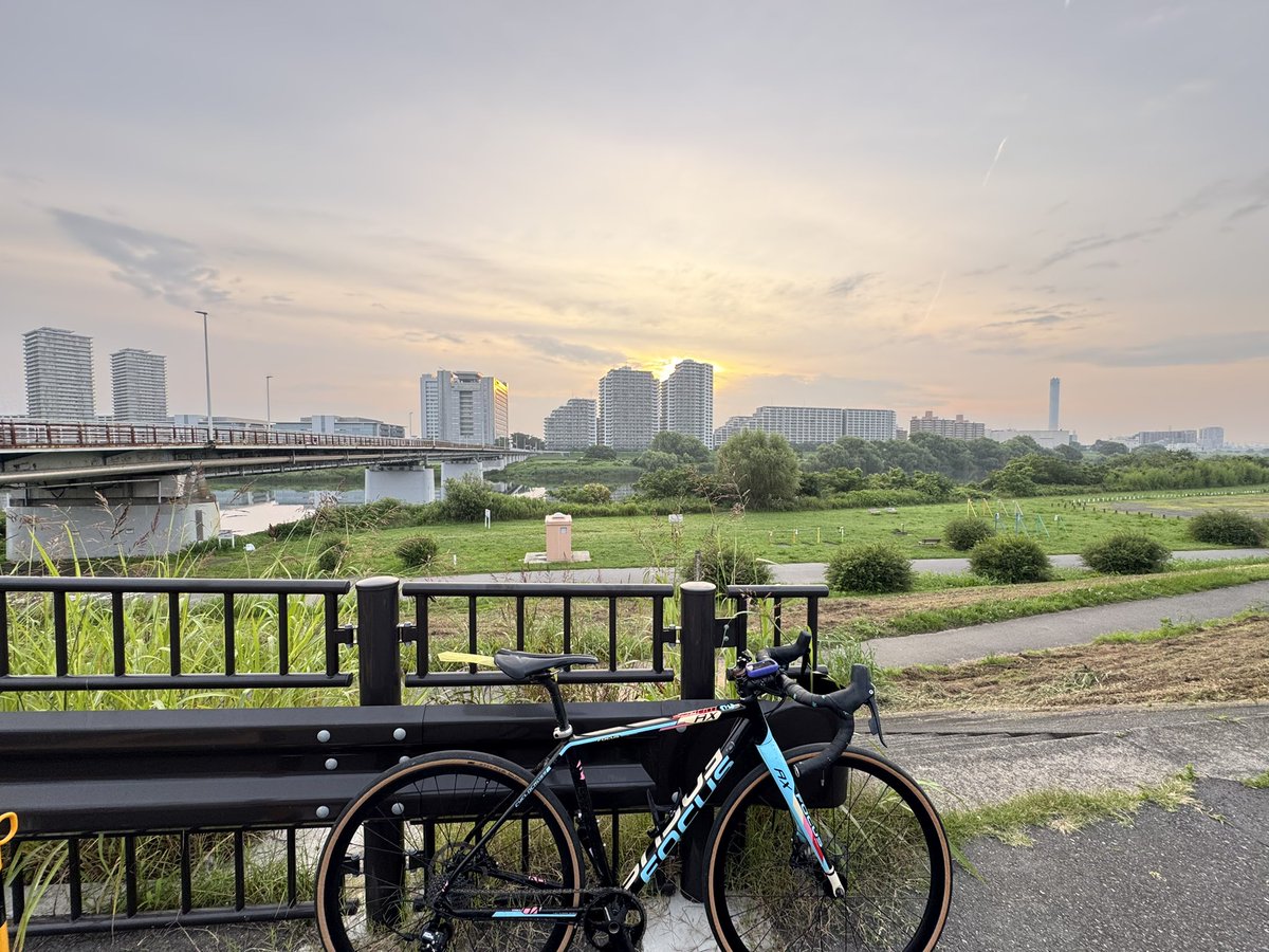 vipperwatata's tweet photo. スイスイ水曜日
5:11ガス橋
21℃晴れ☀️ https://t.co/dfBKa4b8NM