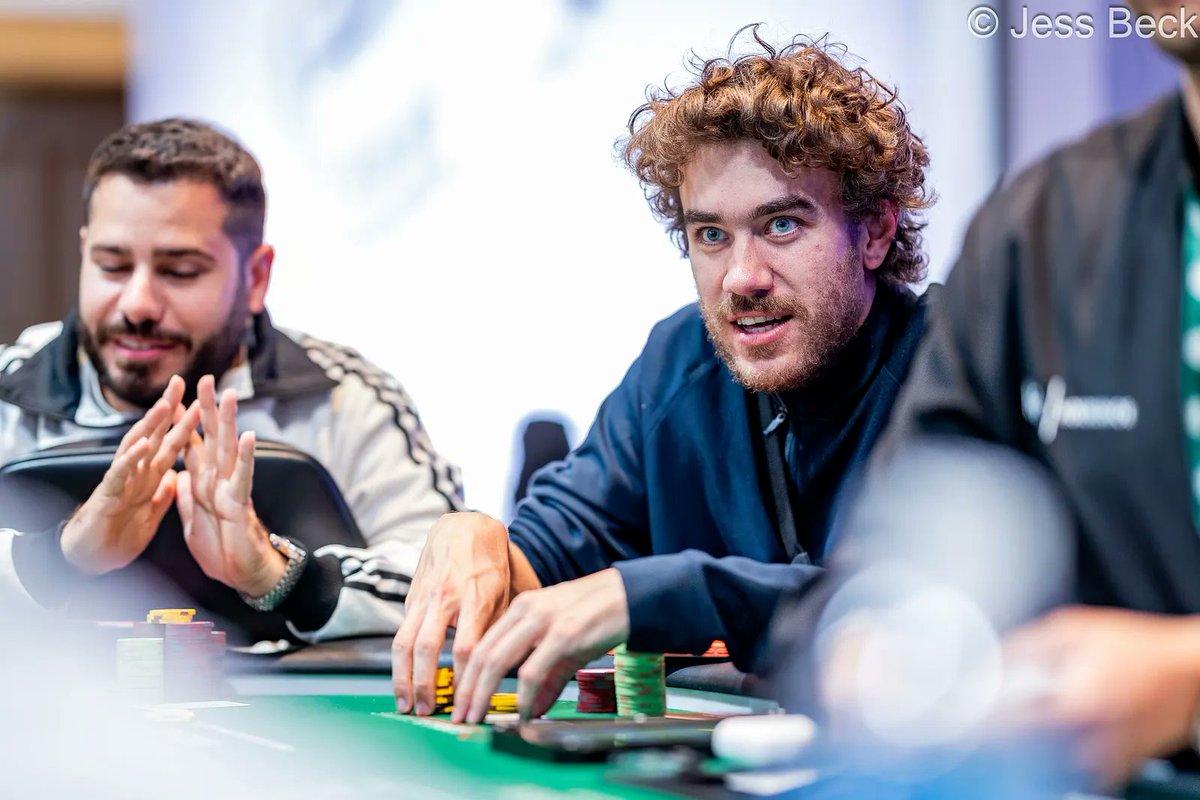 PokerNews tweet picture
