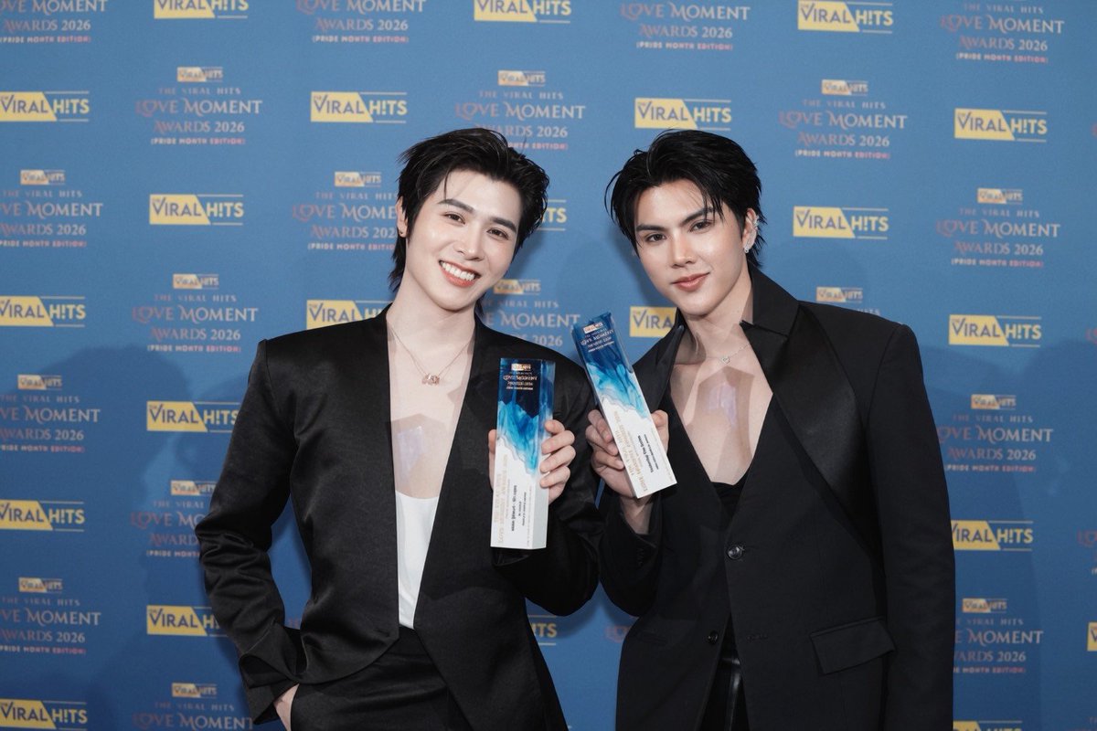 MemindyOfficial's tweet photo. ขอแสดงความยินดีกับ “ฟอร์ด ฐิติพงศ์ เซ่งง่าย“ และ “พีท วสุธร ชัยจินดา” ในโอกาสที่ได้รับรางวัลจากงาน  The Viral Hits Love Moment Awards 2026 ✨

🏆 รางวัลในสาขารางวัลคู่ BL ยอดนิยมแห่งมหาชน BL Couple – People’s Choice Award 
และ
🏆 รางวัลซีรีส์ BL กระแสไวรัลยอดเยี่ยม Viral Hits Series BL Award 

ขอขอบคุณทางคณะกรรมการผู้ทรงคุณวุฒิและทางงาน  The Viral Hits Love Moment Awards 2026 ที่มอบรางวัลอันทรงเกียรติมา ณ ที่นี้ด้วยค่ะ ✨ 

#LoveMomentAwards2026xMeMindY