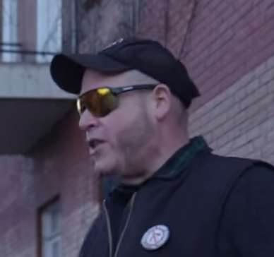 SigmaRizz418's tweet photo. Ce que les antifas adorent presque autant que les incendies criminels et la violence contre d’honnêtes citoyens, c’est "d’exposer" nos camarades patriotes. Il est grand temps que la droite fasse de même : documenter ces personnages et leurs actes haineux, violents et gratuits. https://t.co/ESytQKnciN