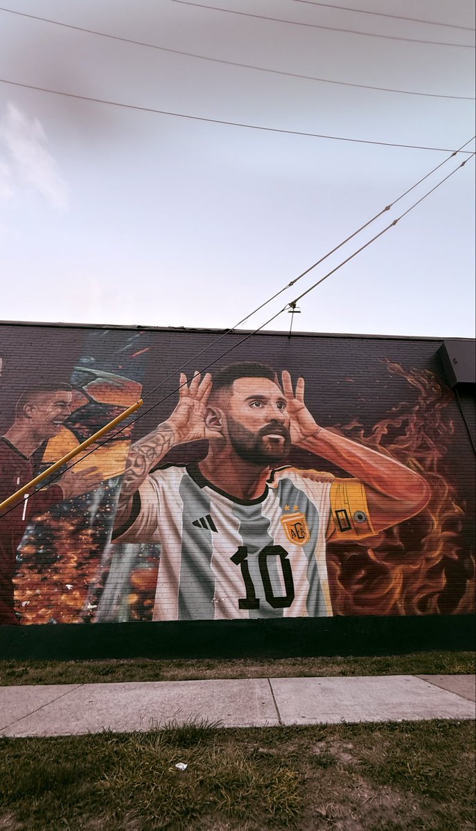mennosugao's tweet photo. Houstonのウォールアート行ってきました！

🇵🇹 Cristiano Ronaldo
🇦🇷 Lionel Messi
🇫🇷 Kylian Mbappé
🇲🇽 Edson Álvarez

昨日は日本が負けた後にホテル引きこもると
気分が落ちそうだったので🥺
ダウンタウン辺りをウロウロしたけどちょっと気分も復活しました😊 https://t.co/fkbpnNFWv5