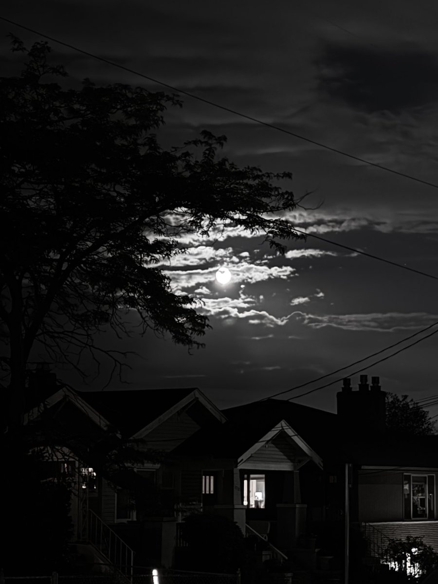 harshinde's tweet photo. Last night Strawberry Moon! 🍓🌕 https://t.co/D2XGzozcH2