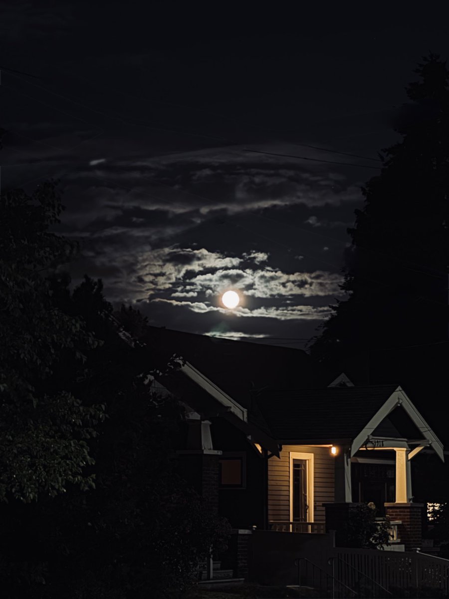 harshinde's tweet photo. Last night Strawberry Moon! 🍓🌕 https://t.co/D2XGzozcH2