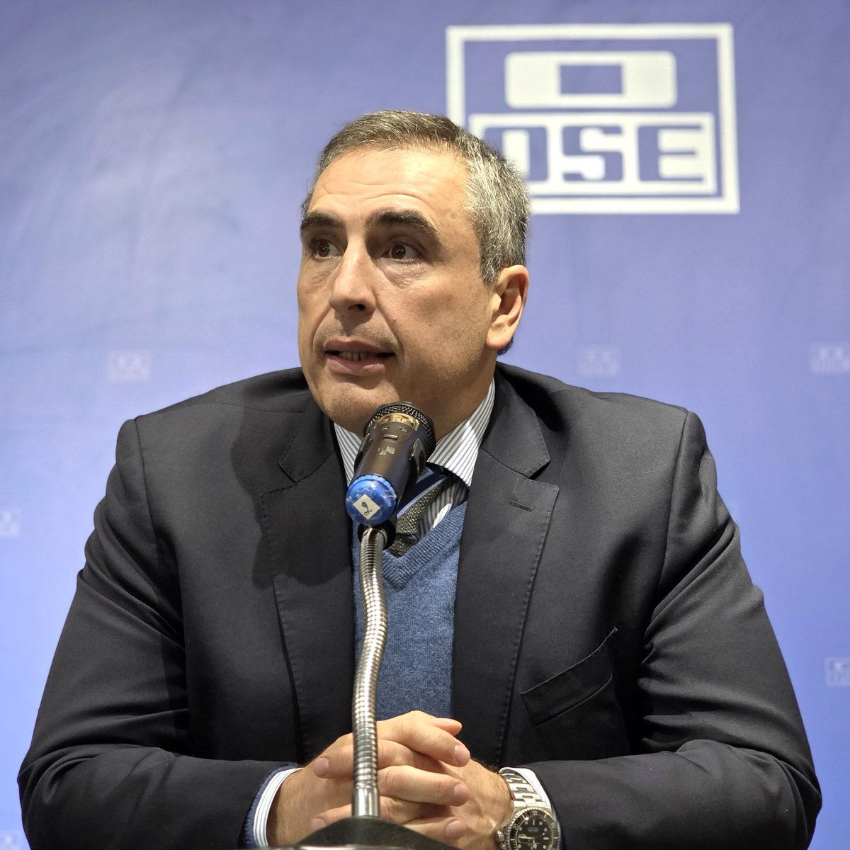 OSE_Uruguay's tweet photo. 💧 Proyecto Casupá: seguimos avanzando

OSE publicó hoy el pliego de la licitación internacional para la construcción de la presa sobre el arroyo Casupá, una obra estratégica que fortalecerá el abastecimiento de agua potable para el área metropolitana.

Durante la presentación del llamado, el presidente de OSE, @paferreri, destacó que el proyecto forma parte de un conjunto de iniciativas que “nos permitirán asegurar el abastecimiento para el área metropolitanal hacia 2045”. Además, durante su construcción generará alrededor de 700 puestos de trabajo.