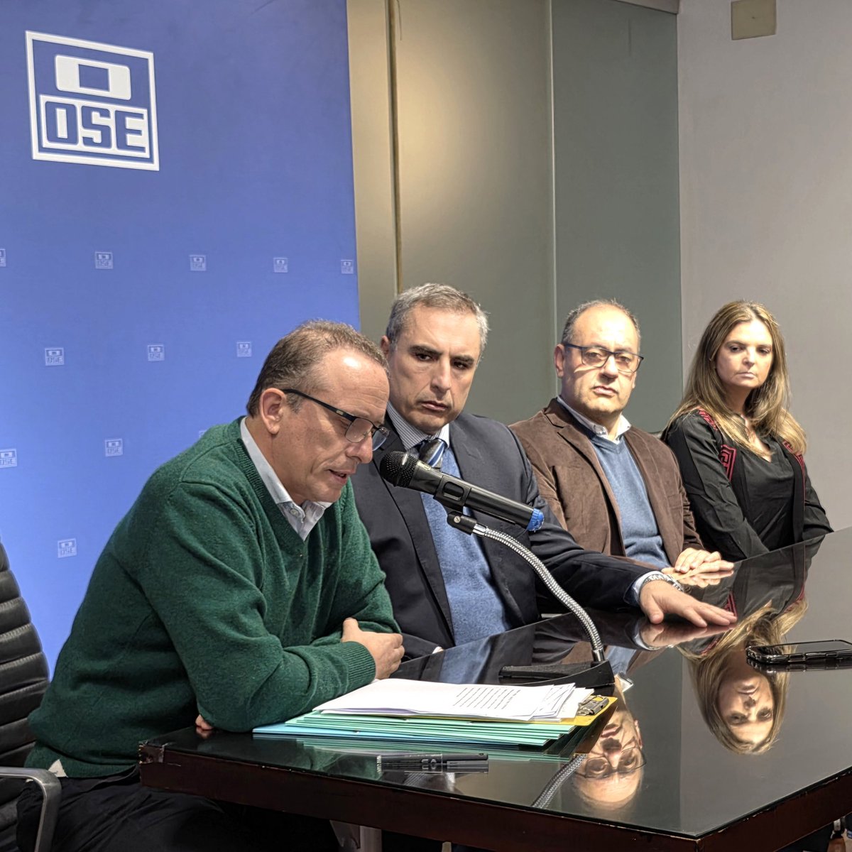 OSE_Uruguay's tweet photo. 💧 Proyecto Casupá: seguimos avanzando

OSE publicó hoy el pliego de la licitación internacional para la construcción de la presa sobre el arroyo Casupá, una obra estratégica que fortalecerá el abastecimiento de agua potable para el área metropolitana.

Durante la presentación del llamado, el presidente de OSE, @paferreri, destacó que el proyecto forma parte de un conjunto de iniciativas que “nos permitirán asegurar el abastecimiento para el área metropolitanal hacia 2045”. Además, durante su construcción generará alrededor de 700 puestos de trabajo.